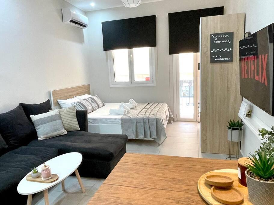ザキントスUrban Loft Downtown At Zakinthos Centreアパートメント エクステリア 写真